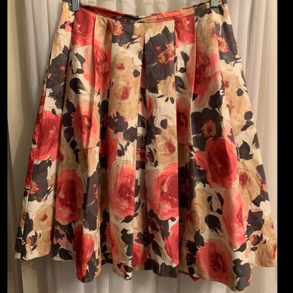 Vintage style pleated floral skirt- with pockets!